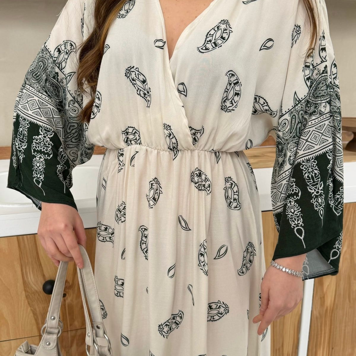 Desenli Uzun Kollu Yırtmaç Detaylı Elbise