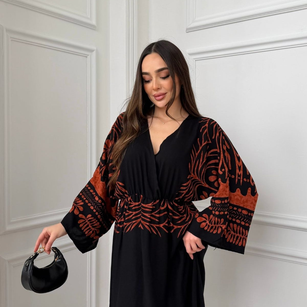 Desenli Uzun Kollu Yırtmaç Detaylı Elbise