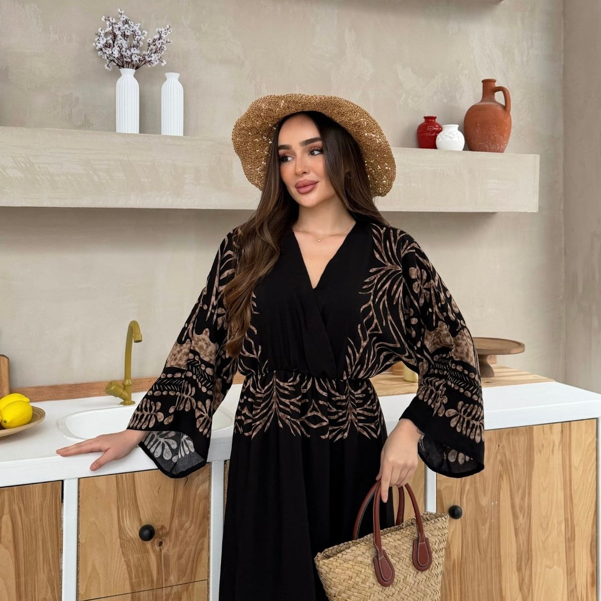 Desenli Uzun Kollu Yırtmaç Detaylı Elbise