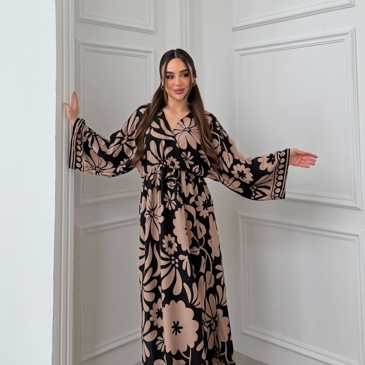 Desenli Yırtmaç Detaylı Beli Lastikli Uzun Elbise