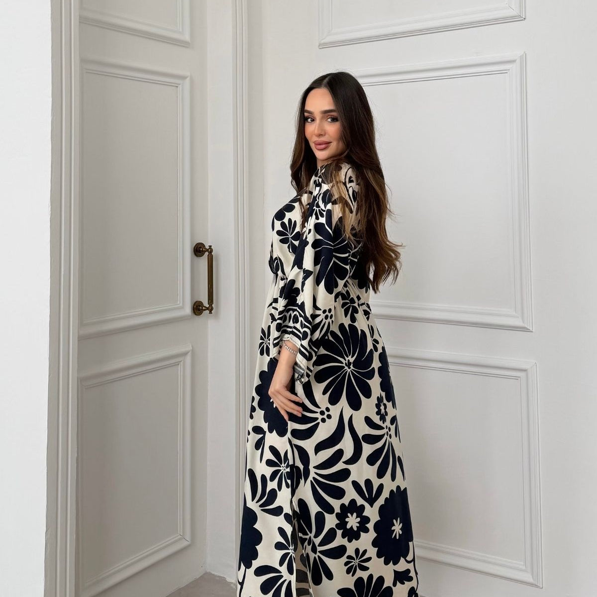 Desenli Yırtmaç Detaylı Beli Lastikli Uzun Elbise