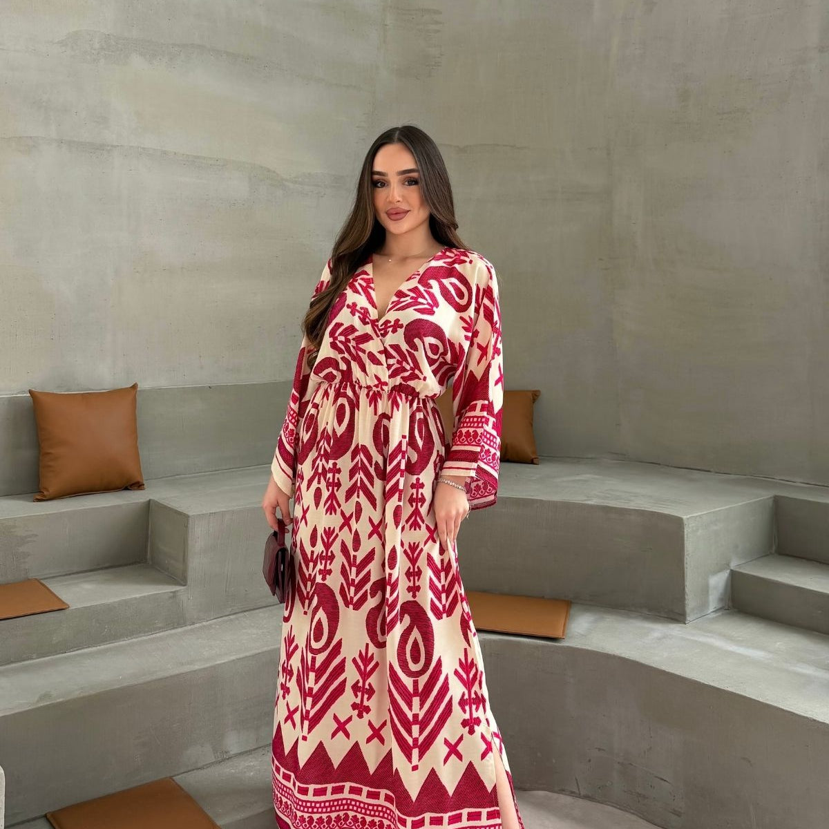 Desenli Yırtmaç Detaylı Beli Lastikli Kruvaze Yaka Uzun Elbise