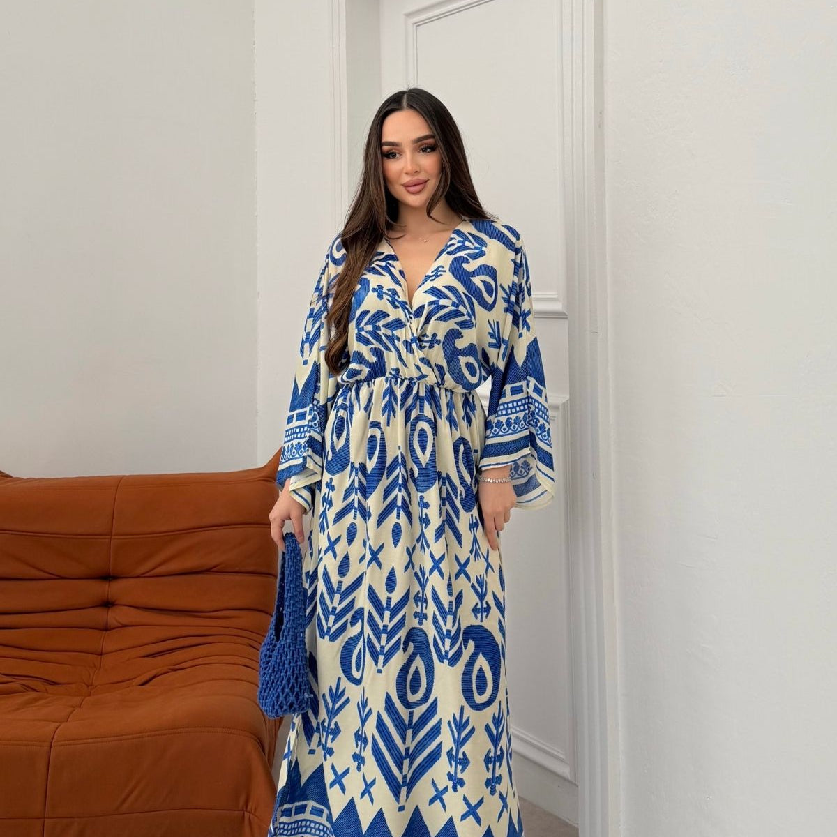 Desenli Yırtmaç Detaylı Beli Lastikli Kruvaze Yaka Uzun Elbise