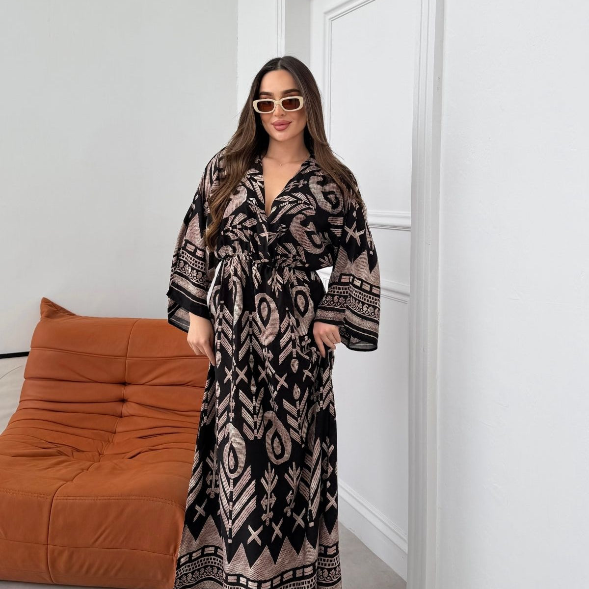 Desenli Yırtmaç Detaylı Beli Lastikli Kruvaze Yaka Uzun Elbise