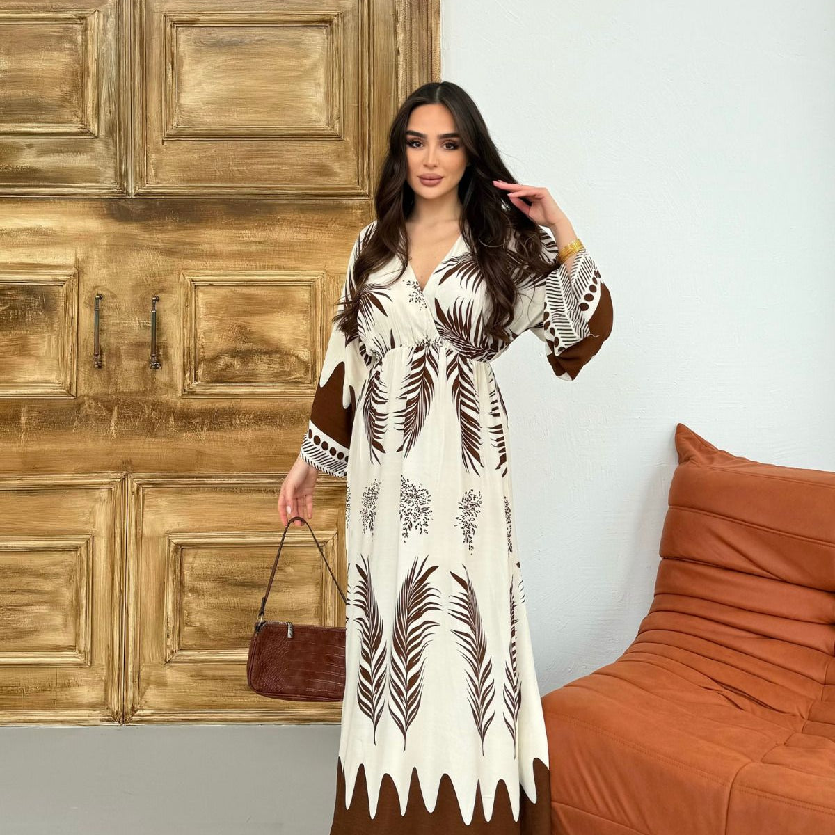 Kahverengi Desenli Yırtmaç Detaylı Beli Lastikli Uzun Elbise