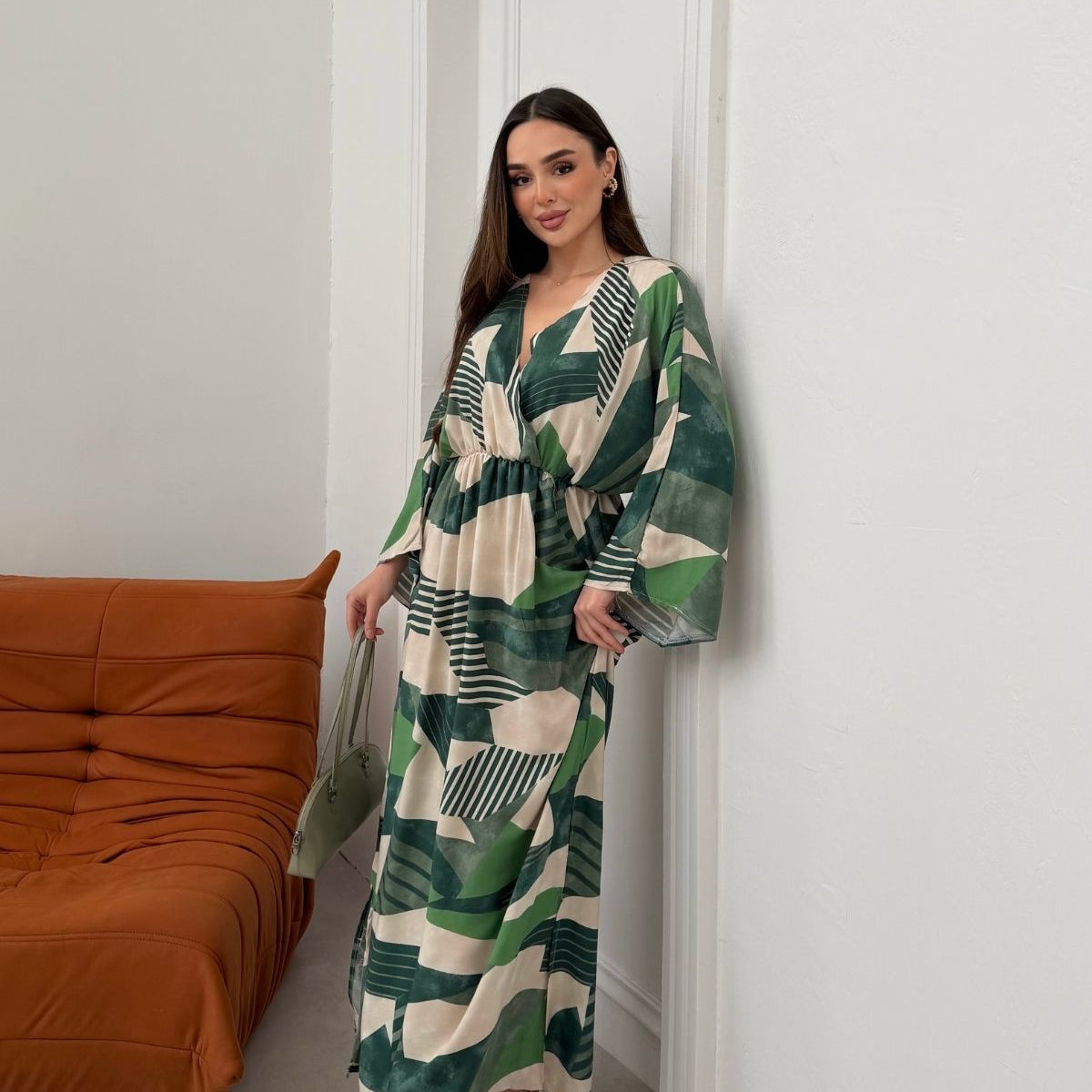 Desenli Uzun Kollu Yırtmaç Detaylı Elbise