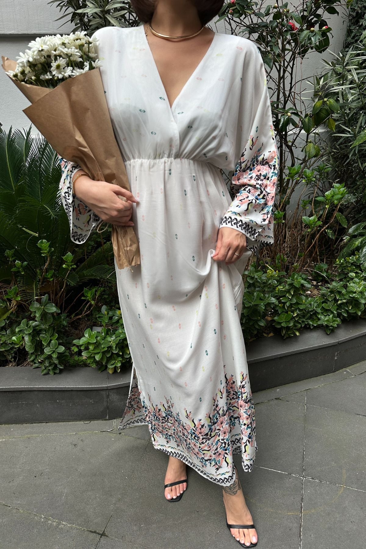 Anvelop Yaka Desenli Yazlık Viskon Elbise Beyaz Desenli