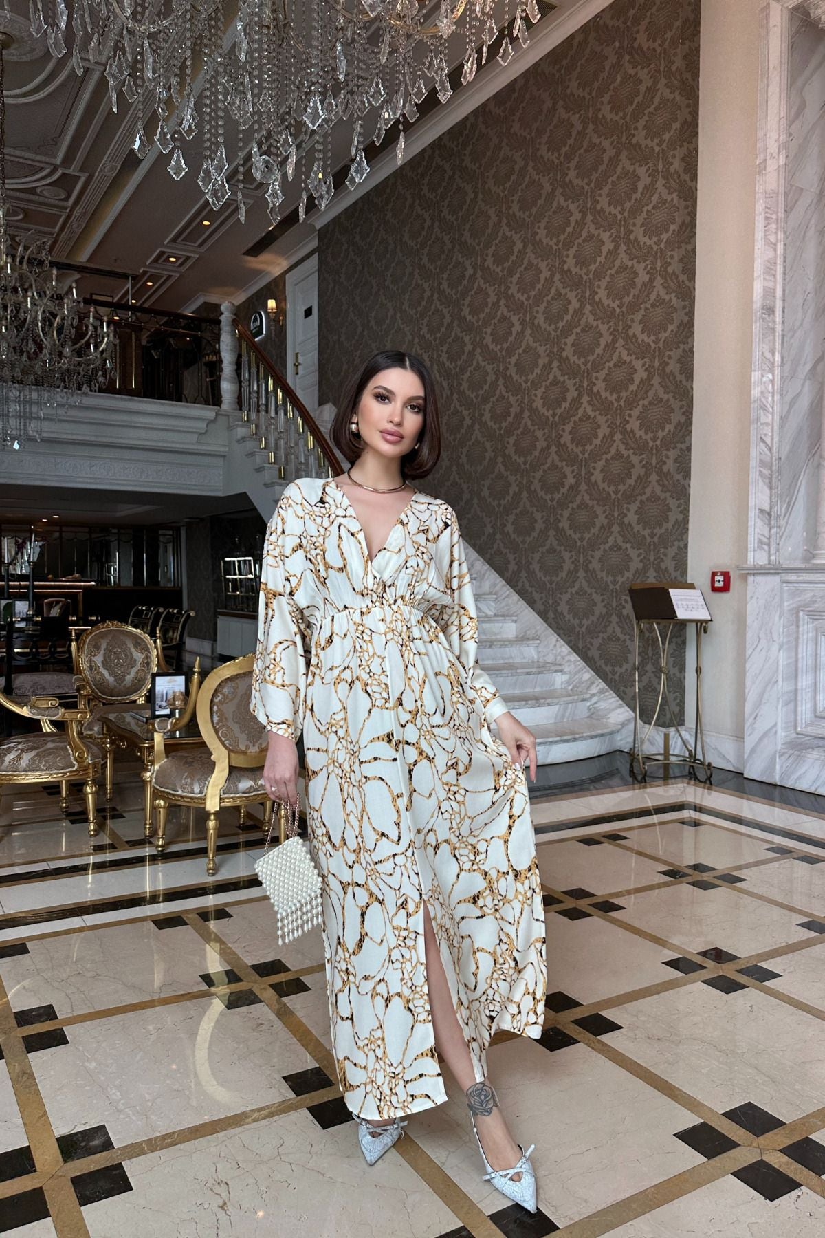 Beyaz Desenli Kruvaze Yaka Uzun Kadın Elbise