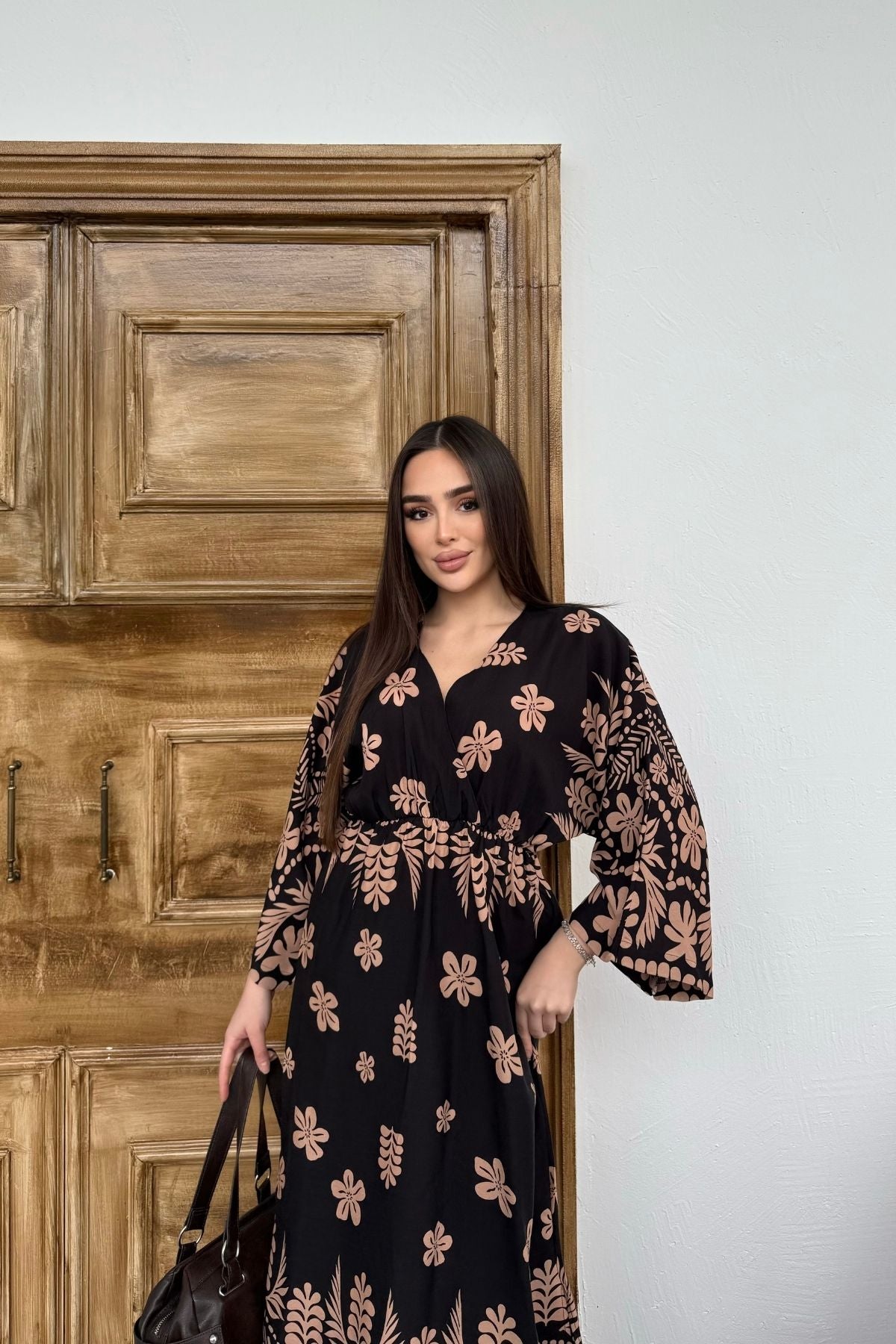 Çiçek Desenli Siyah Uzun Kollu Elbise