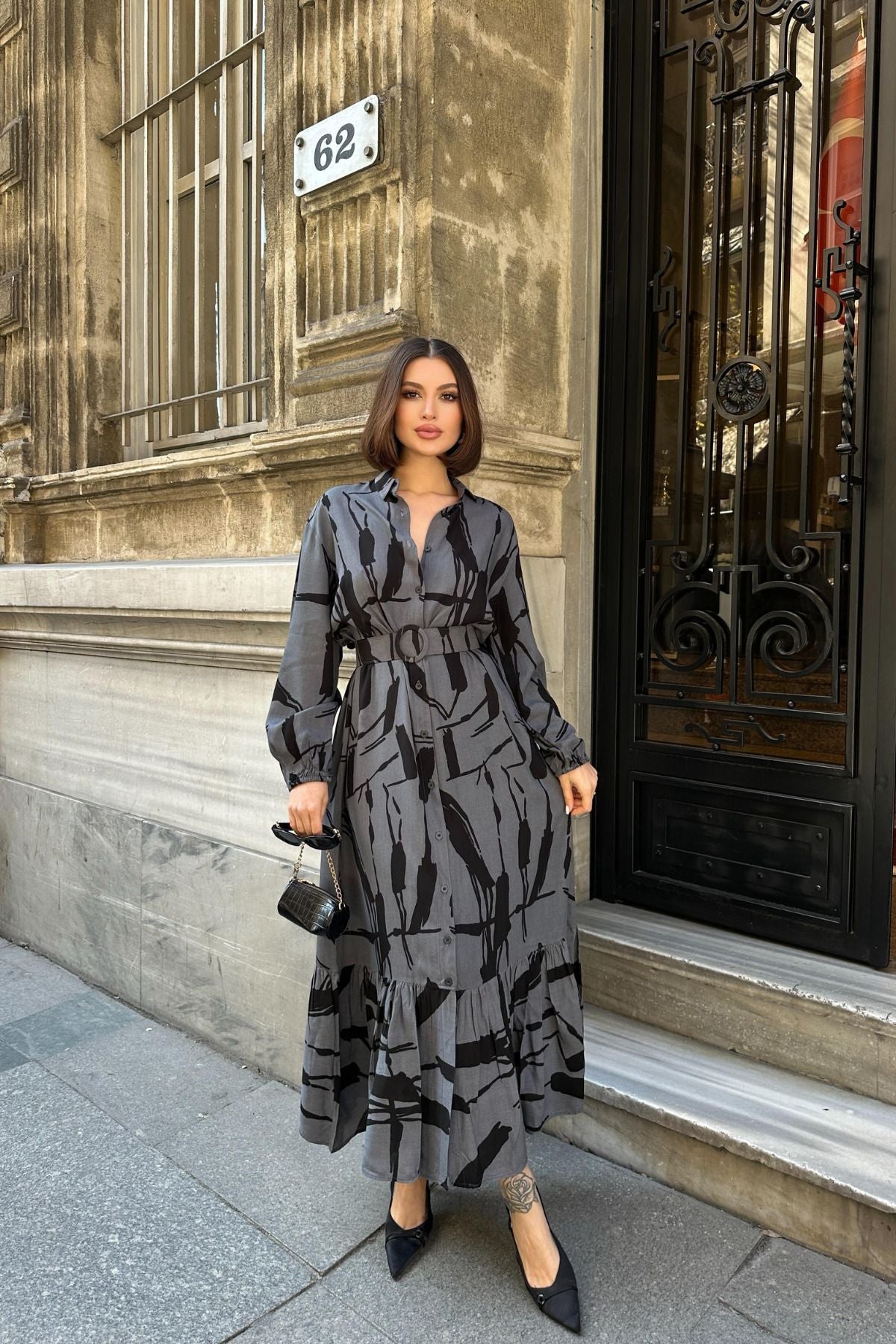 Gri & Siyah Uzun Kol, Kemerli, Yırtmaçlı, Uzun Viskon Gömlek Elbise