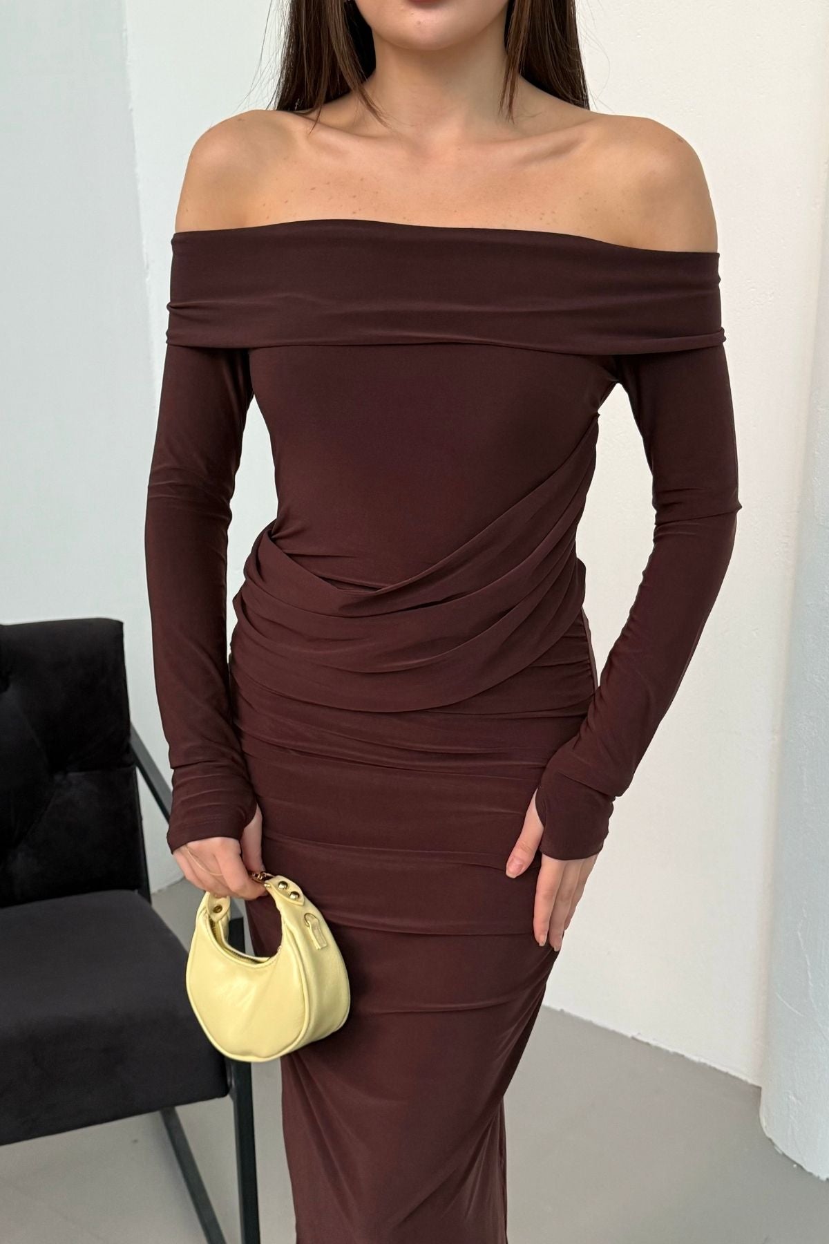 Kadın Drapeli Uzun Kollu Modonna Yaka Parmak Geçirmeli Büzgülü Detaylı Elbise