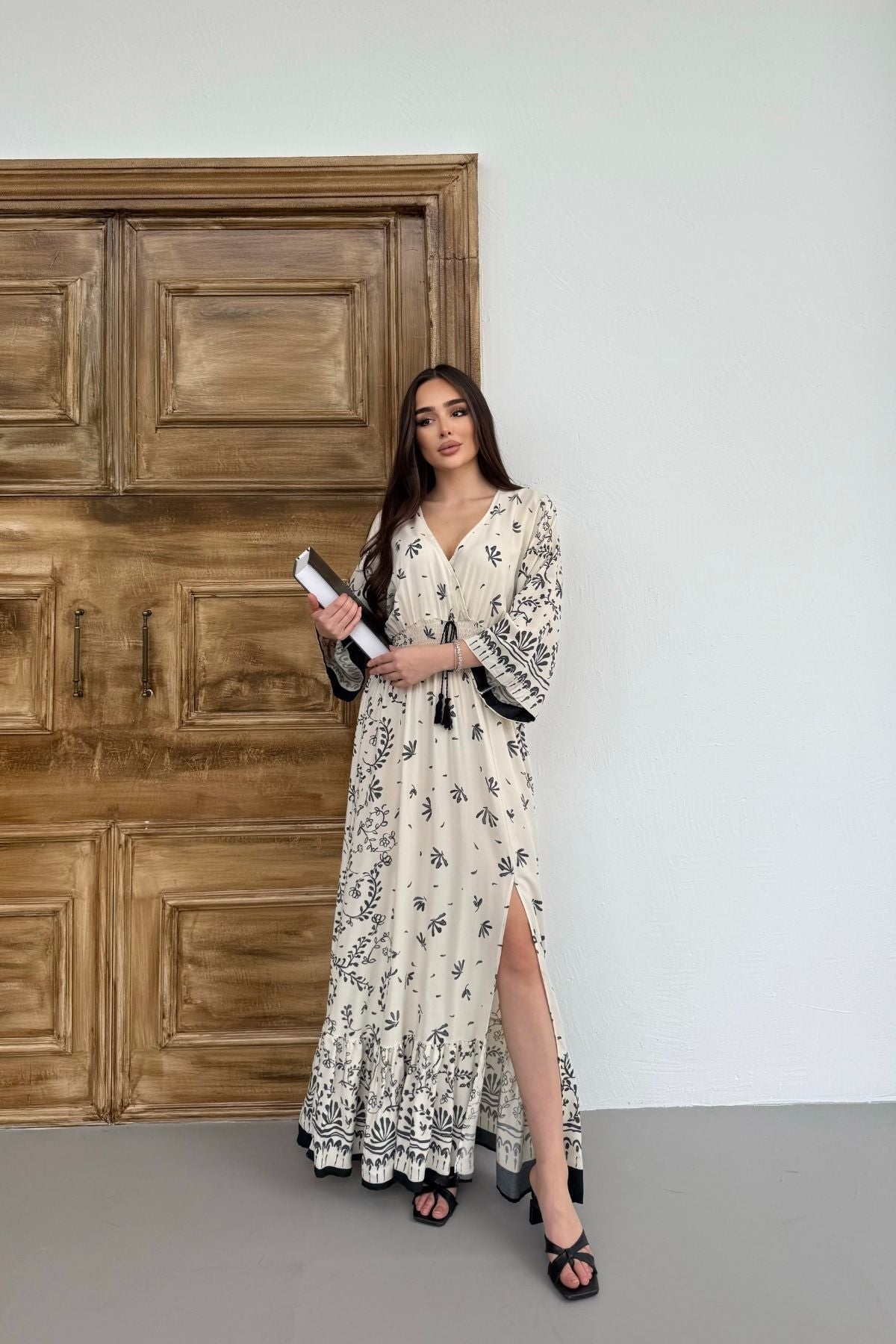 Kadın Siyah Desenli Beli Gipeli Uzun Yırtmaçlı Elbise