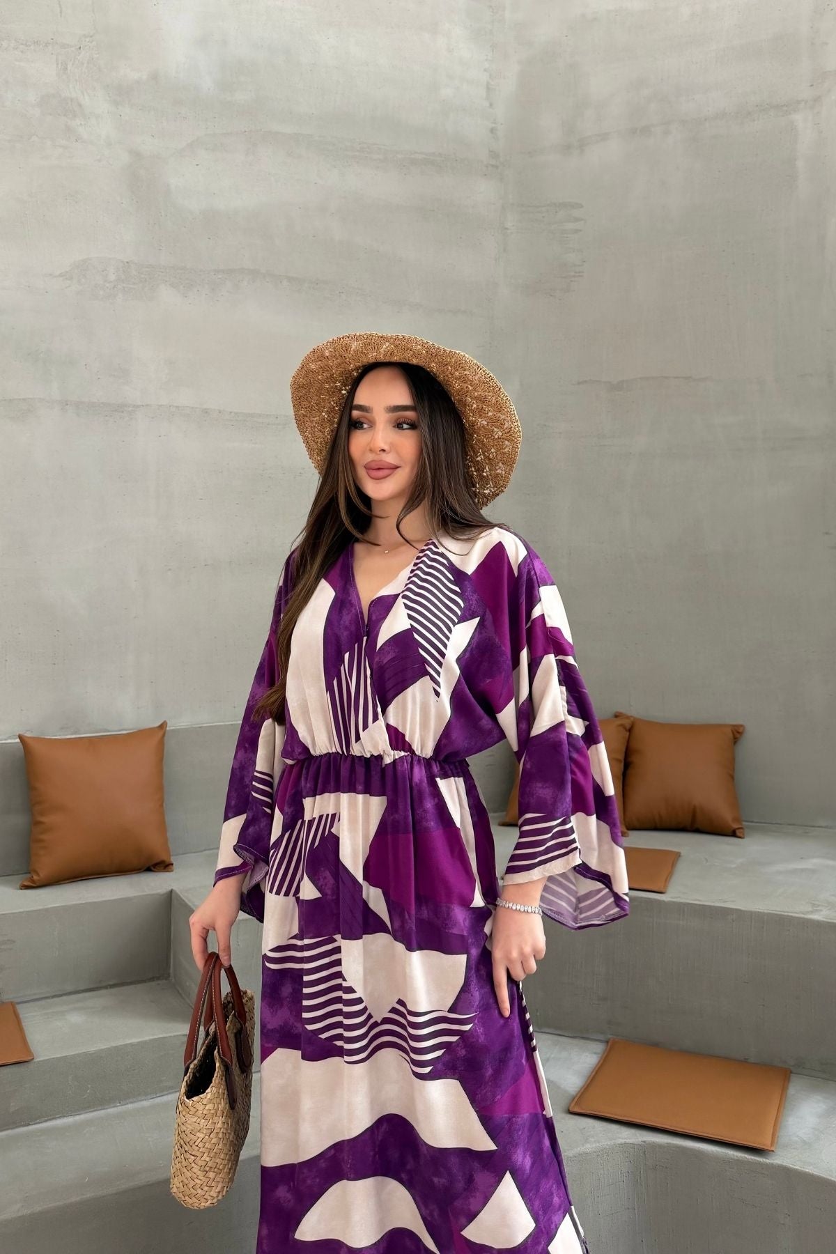 Desenli Uzun Kollu Yırtmaç Detaylı Elbise