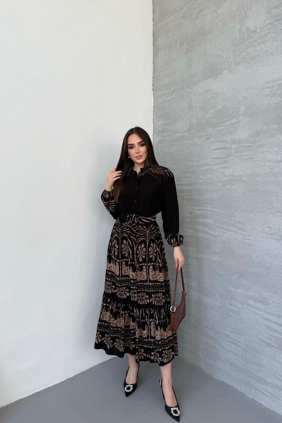 Uzun Kollu Beli Kemeler Desenli Uzun Kadın Elbise